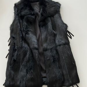 RTA RABBIT vest with pockets and side fringe
